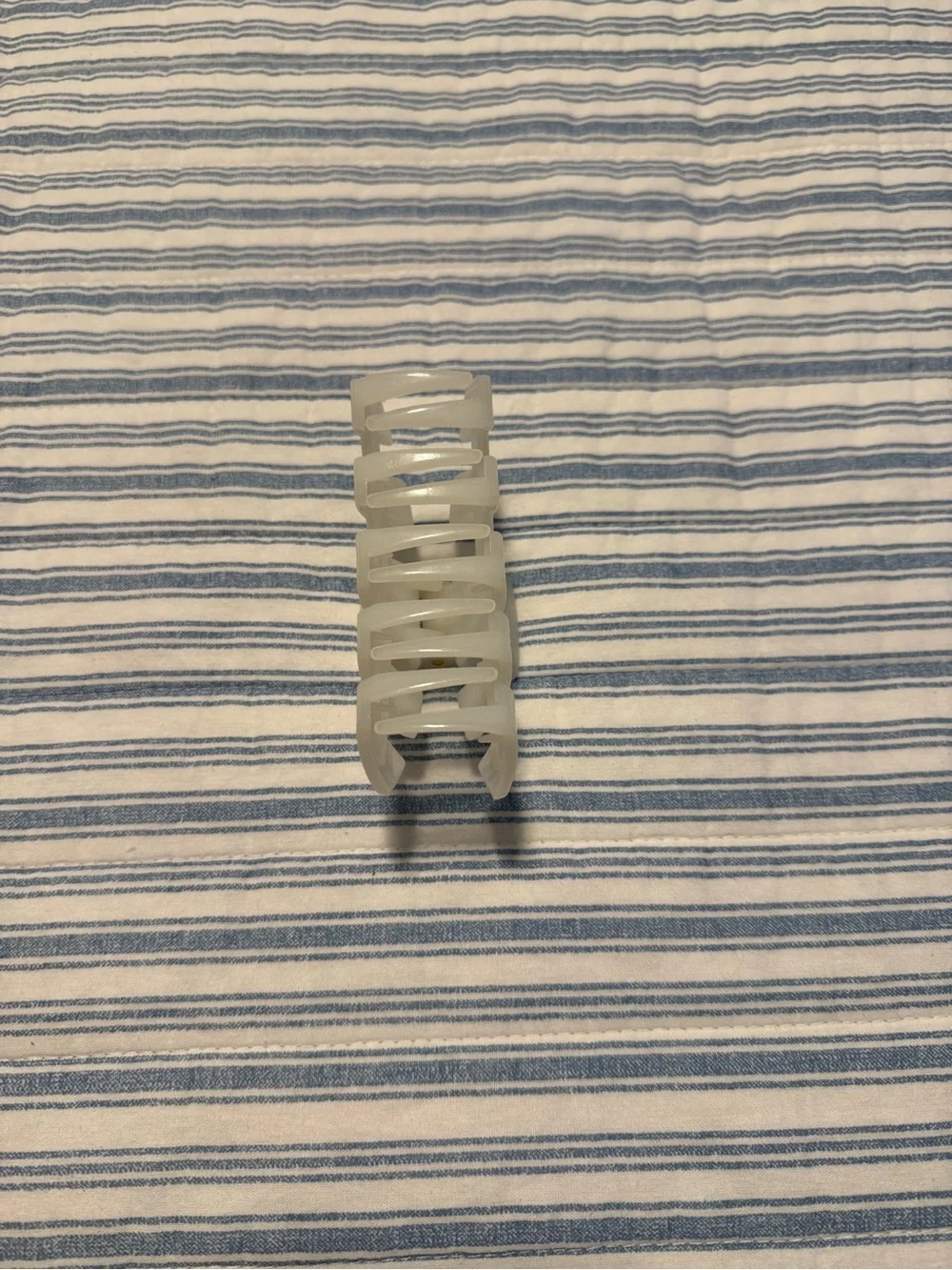 Teleties Medium Cream-Colored Hair Claw Clip